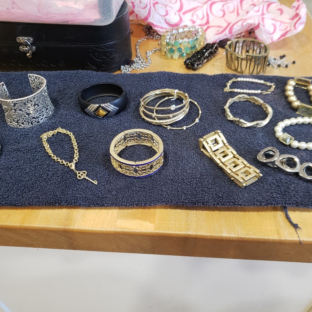 Jewelry - Picture 3 of 8